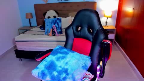 Charlotte  online show from 02.11.26