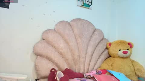 Snapshot of charlotte_walker1 chatting on 03.20.26 charlotte_walker1 online show from 03.20.26