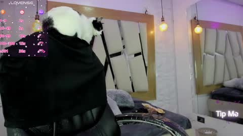 charlotte_walker__ online show from 01.31.25