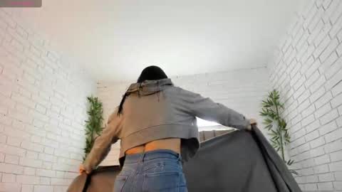 Charlotte  Everyday From 0700 to 1300 Col Time online show from 03.04.25