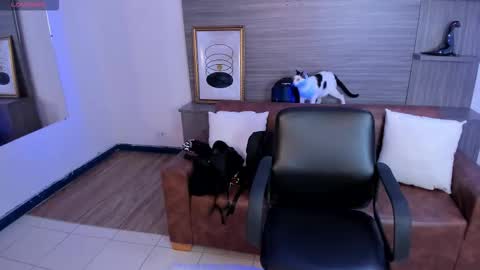 Charlotte  Everyday From 0700 to 1300 Col Time online show from 09.12.25