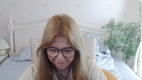 Snapshot of charlottelin chatting on 10.02.25 Charlotte online show from 10.02.25