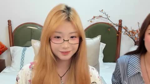 Snapshot of charlottelin chatting on 11.04.25 Charlotte online show from 11.04.25