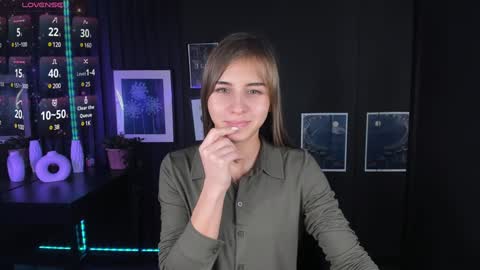 Snapshot of charmbianca chatting on 02.08.25 Bianca online show from 02.08.25