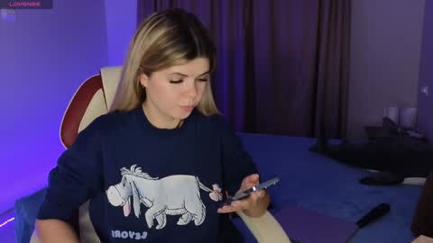 Snapshot of charming__kitty chatting on 12.17.24 Kira online show from 12.17.24