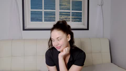 Snapshot of charming_lolla chatting on 10.30.25 charming_lolla online show from 10.30.25