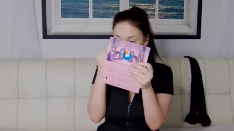 Snapshot of charming_lolla chatting on 10.31.25 charming_lolla online show from 10.31.25