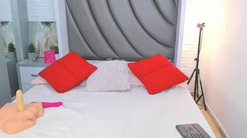 Snapshot of charonstom chatting on 09.30.25 Charon Stom online show from 09.30.25