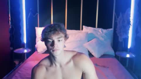 Snapshot of chase_muscular chatting on 09.21.25 Chase online show from 09.21.25