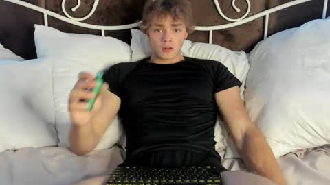 Snapshot of chase_muscular chatting on 10.02.25 Chase online show from 10.02.25