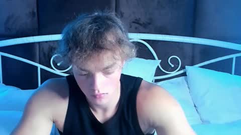 Snapshot of chase_muscular chatting on 10.08.25 Chase online show from 10.08.25