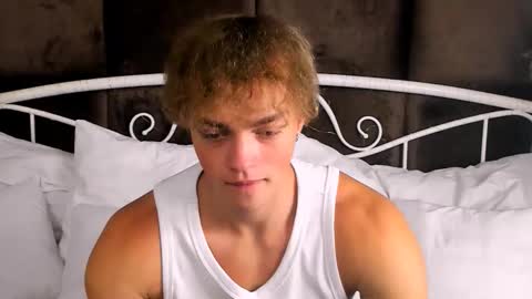 Snapshot of chase_muscular chatting on 10.15.25 Chase online show from 10.15.25