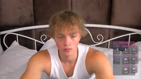 Snapshot of chase_muscular chatting on 10.19.25 Chase online show from 10.19.25