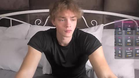 Snapshot of chase_muscular chatting on 11.08.25 Chase online show from 11.08.25