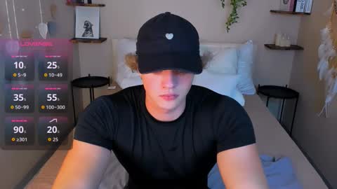 Snapshot of chase_muscular chatting on 11.25.25 Chase online show from 11.25.25