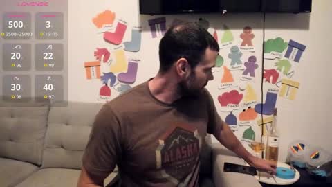 Snapshot of chasemason20 chatting on 12.18.25 Onlyfans chasingfit Instagram the arguer Twitter chasingfitOF online show from 12.18.25