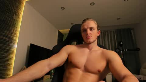 Snapshot of chasereed_ chatting on 12.21.25 Chase Reed online show from 12.21.25