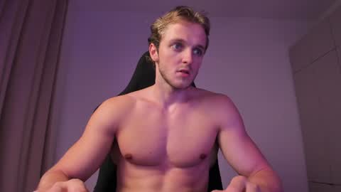 Snapshot of chasereed_ chatting on 07.11.26 Chase Reed online show from 07.11.26