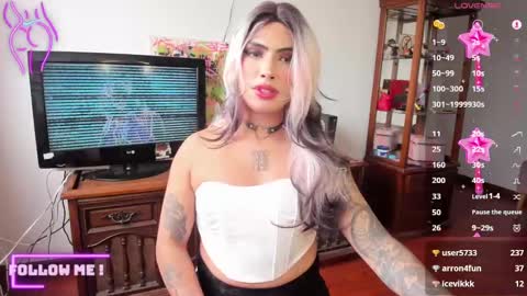 Snapshot of chaturmodels chatting on 02.05.25 Sophie online show from 02.05.25