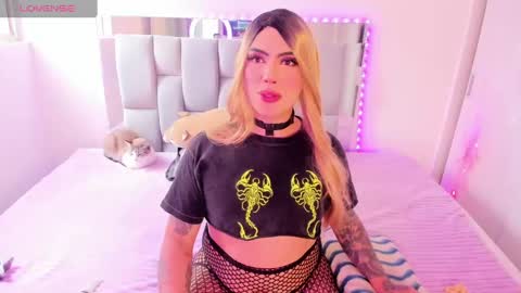 Snapshot of chaturmodels chatting on 09.16.25 Sophie online show from 09.16.25