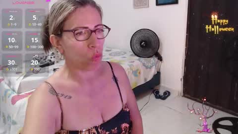 Snapshot of chayla_ruiz chatting on 10.17.25 CHAYLA VICTORIA RUIZ online show from 10.17.25