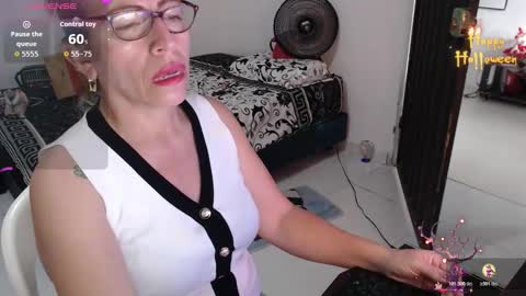 Snapshot of chayla_ruiz chatting on 10.27.25 CHAYLA VICTORIA RUIZ online show from 10.27.25