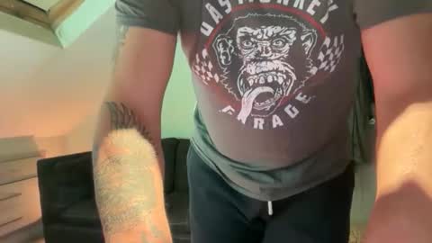 Snapshot of cheekylondon70 chatting on 10.29.25 Cheekylondon online show from 10.29.25