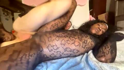 Snapshot of chels2024 chatting on 12.15.25 Chels luv online show from 12.15.25