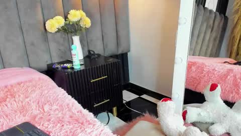 Snapshot of chelsea_bolton_ chatting on 11.18.25 chelsea_bolton_ online show from 11.18.25