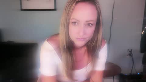 Snapshot of chelseelynn chatting on 10.22.25 chelsee lynn online show from 10.22.25