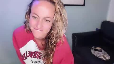 Snapshot of chelseelynn chatting on 11.23.25 chelsee lynn online show from 11.23.25