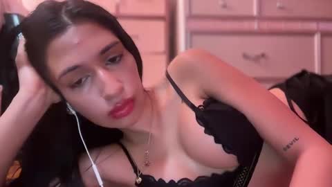 Snapshot of cherliecarmen chatting on 03.12.25 cherliecarmen online show from 03.12.25