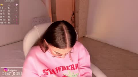 Snapshot of cherry_blond_ chatting on 02.23.25 Cherry online show from 02.23.25