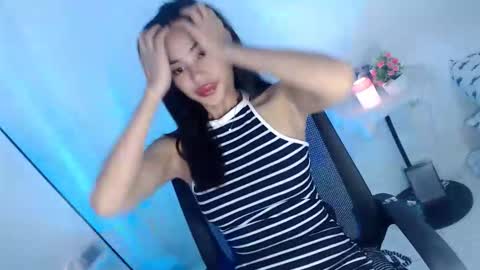 Snapshot of cherry_blossom181999 chatting on 09.18.25 kris online show from 09.18.25