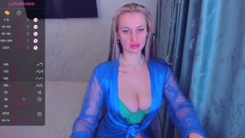 Snapshot of cherry_starrr chatting on 01.12.25 cherry_starrr online show from 01.12.25