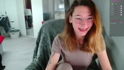 Snapshot of cherryangle chatting on 03.15.26 Leonie online show from 03.15.26