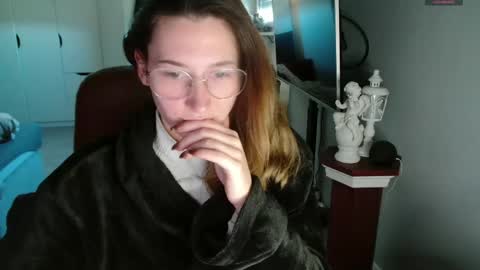 Snapshot of cherryangle chatting on 04.02.26 Leonie online show from 04.02.26
