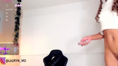 Snapshot of cherrybr_ chatting on 01.11.25 Cherry Lady online show from 01.11.25