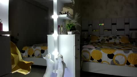 Independent Cherry fox online show from 09.14.25