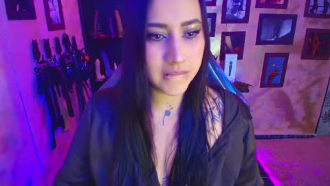 Snapshot of cherryy_bombshelll chatting on 10.11.25 cherry online show from 10.11.25