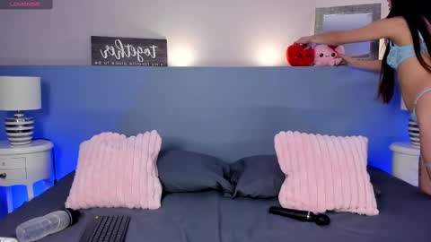 Snapshot of cheryelfox chatting on 02.13.25 cheryelfox online show from 02.13.25