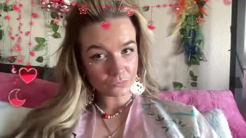 Snapshot of cheybopeep chatting on 04.02.26 Chey online show from 04.02.26