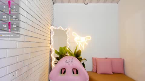 Snapshot of chiara_tay chatting on 02.05.25 Chiara online show from 02.05.25