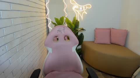 Snapshot of chiara_tay chatting on 02.09.25 Chiara online show from 02.09.25