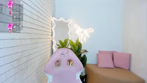 Snapshot of chiara_tay chatting on 02.14.25 Chiara online show from 02.14.25