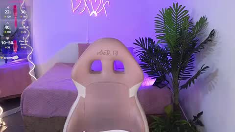 Snapshot of chiara_tay chatting on 02.18.25 Chiara online show from 02.18.25