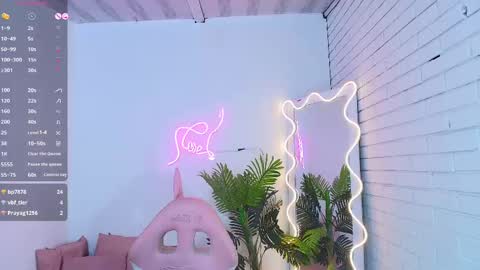 Snapshot of chiara_tay chatting on 03.10.25 Chiara online show from 03.10.25