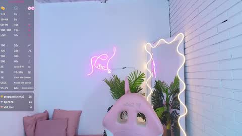 Snapshot of chiara_tay chatting on 03.10.25 Chiara online show from 03.10.25