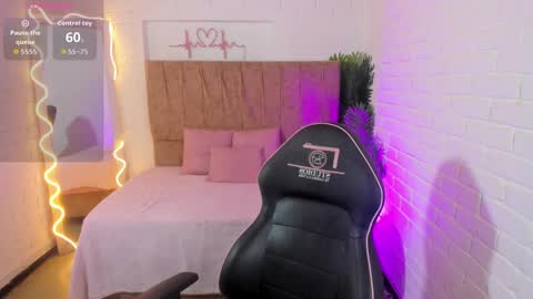 Snapshot of chiara_tay chatting on 09.22.25 Chiara online show from 09.22.25