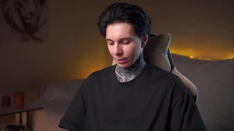 Snapshot of chillguy2k chatting on 11.04.25 Rick online show from 11.04.25